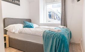 Joyful Room Near Hauptbahnhof